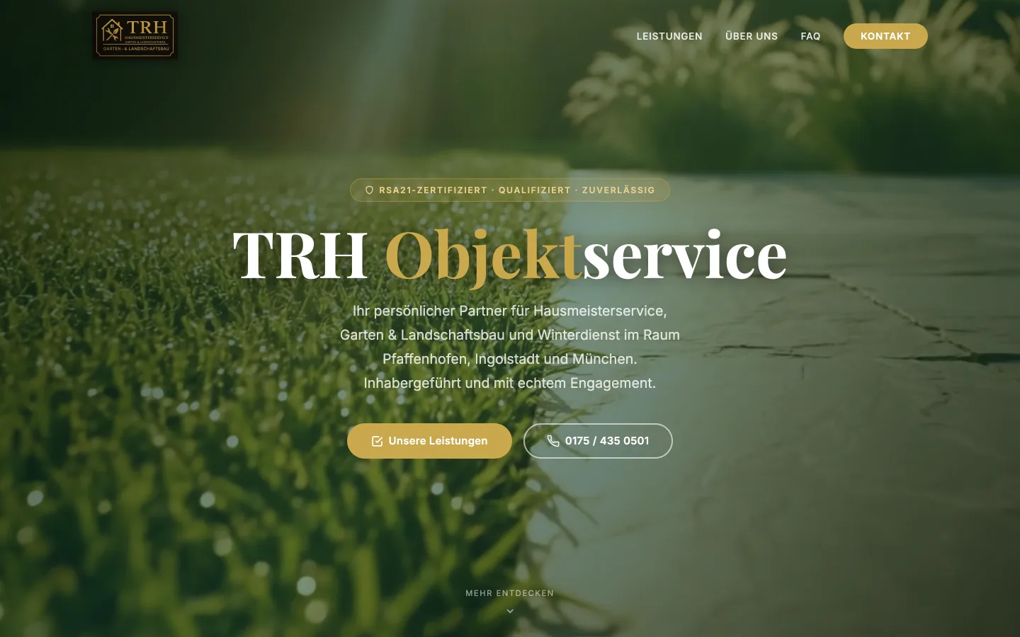 Startseite von TRH Objektservice: dunkelgrüner Vollbildhintergrund mit Rasen und Steinplatten, Titel «TRH Objektservice», Knöpfe für Leistungen und Telefon.